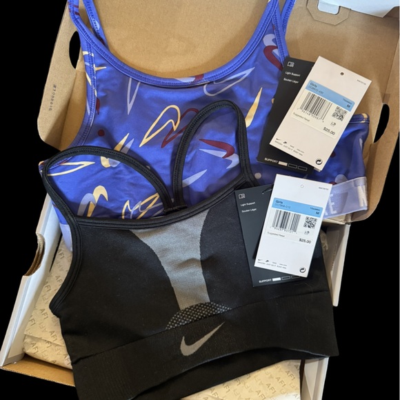 Girls Nike Sports Bras - Picture 1 of 3